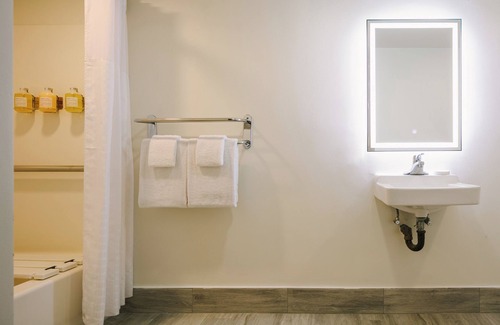 Newport Shores Hotel | Solarena