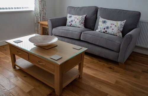 Olton House | Solihull Stay - 3 bedroom House (5 guests). Ideal for Solihull/JLR/HS2