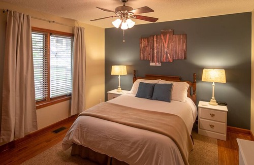 Sugar Mountain Ski Chalet | "Solitude Above All" spacious, cozy chalet w/mountain views NEW LISTING DISCOUNT