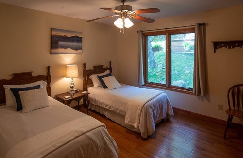 Sugar Mountain Ski Chalet | "Solitude Above All" spacious, cozy chalet w/mountain views NEW LISTING DISCOUNT