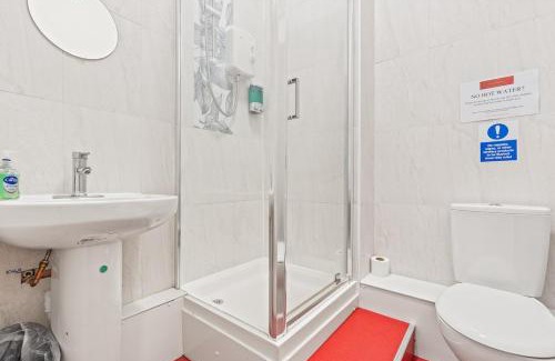 Dudley Apartment | Solo Stay in Dudley Studio with Kitchen & Wi-Fi
