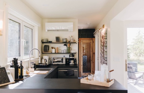 South Range Cabin | Sölvieg Stay: Shipping Container with Nordic Sauna