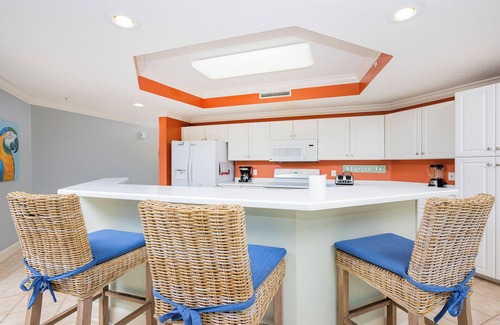 Orange Beach Condo | Some choose the BAY over the BEACH! 2 BR 2 BA @ Phoenix On The Bay