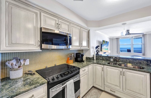 Marco Island Condo | Somerset 404.Newly Remodeled Beach Front. 3 Bdrm 3 Bath, Den w/Sofa Sleeper
