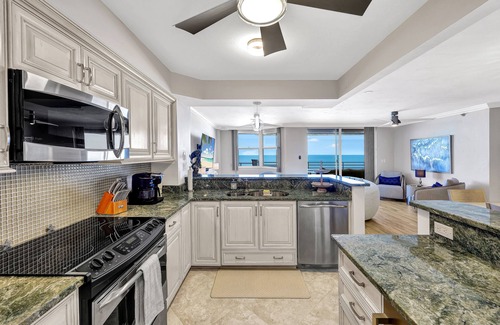 Marco Island Condo | Somerset 404.Newly Remodeled Beach Front. 3 Bdrm 3 Bath, Den w/Sofa Sleeper