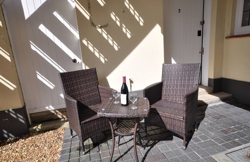 Bournemouth City Centre Cottage | Somerville Coach House 3 - a studio that sleeps 2 guests in 1 bedroom