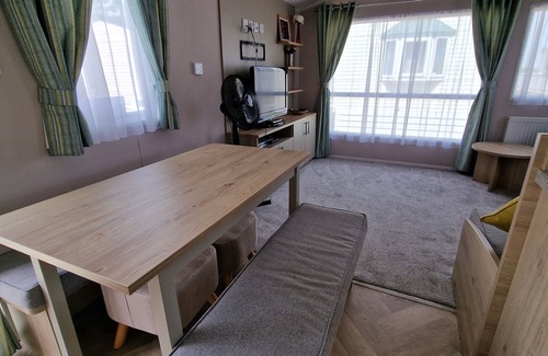 Icklesham House | Somewhere to Escape - Oasis (D/F)