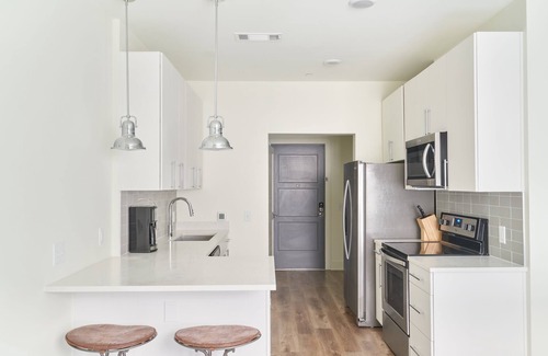 Rutledge Hill Apartment | Sonder at LC SoBro | Studio Apartment