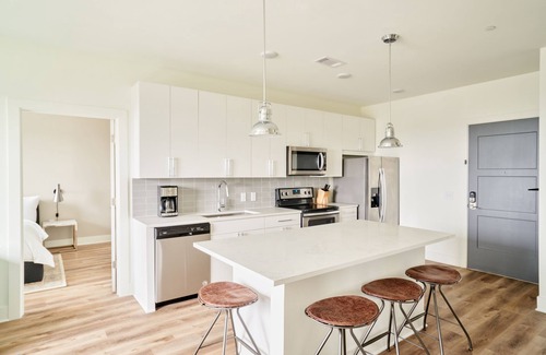 Rutledge Hill Apartment | Sonder at LC SoBro | Superior Two-Bedroom Apartment