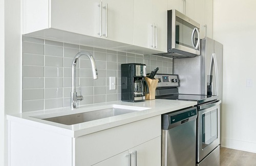 Rutledge Hill Apartment | Sonder at LC SoBro | Superior Studio Apartment
