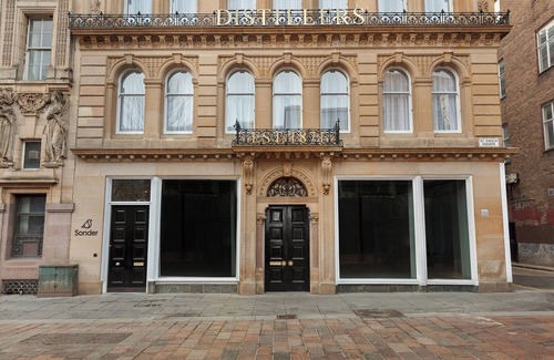 City Centre Glasgow Apartment | Sonder at The Teacher | Queen Studio Apartment