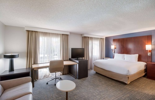 Downtown Village Hotel | Sonesta ES Suites Huntington Beach Fountain Valley