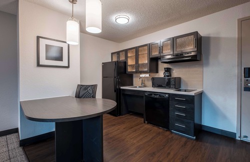 Park Central Hotel | Sonesta Simply Suites Dallas Richardson