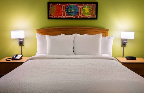 Shea Business Park Hotel | Sonesta Simply Suites Phoenix Scottsdale