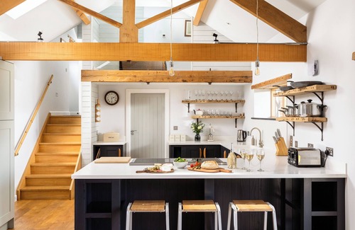 Saint Gennys House | Songbirds | Luxury Barn Conversion in Secluded Surrounds | Pet Friendly