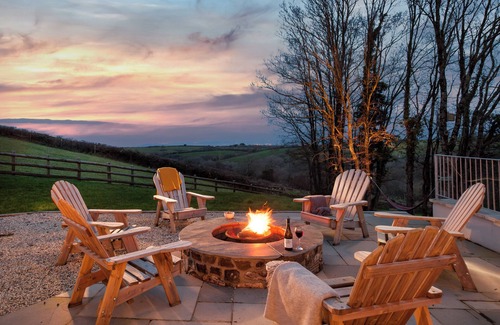 Saint Gennys House | Songbirds | Luxury Barn Conversion in Secluded Surrounds | Pet Friendly