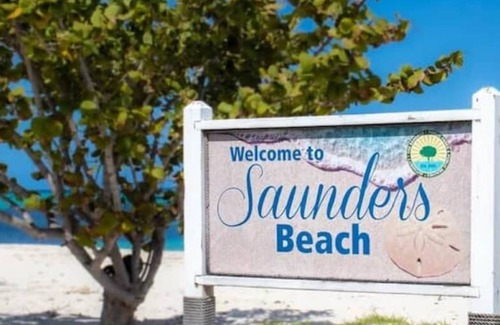 Nassau Apartment | Sonn Tropic Studio [near BahaMar & Saunders Beach]