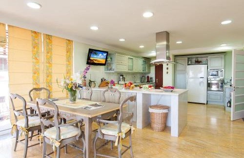 Sonnenland Villa | Sonnenland House for 12 by VillaGranCanaria