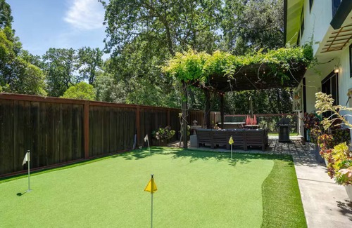Sonoma House | Sonoma Active Retreat Near Plaza Hot-Tub Sports