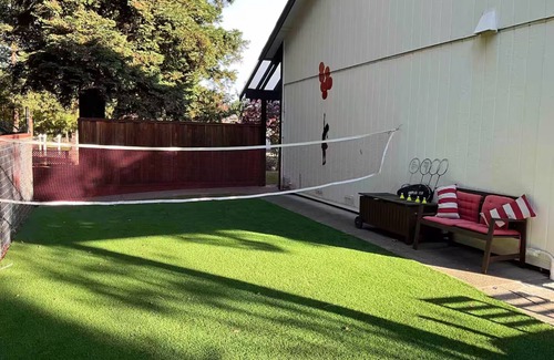 Sonoma House | Sonoma Active Retreat Near Plaza Hot-Tub Sports