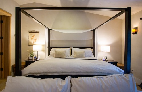 Kenwood Villa | SONOMA CREEK VILLA NEW PICKLEBALL COURT, heated pool, hot tub, gated, EV Charger