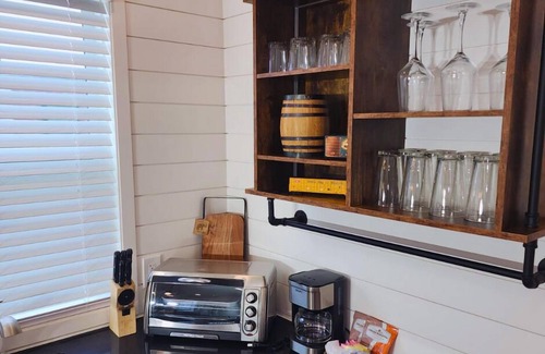 Fredericksburg Cottage | Sonoma Station | Patio | 1BR | Wine Retreat