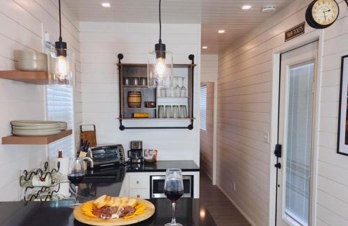 Fredericksburg House | Sonoma Station Patio 1br Wine Retreat