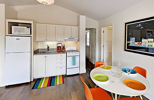 Santa Rosa Cottage | Sonoma Valley vineyard-view cottage with loft, hot tub, & on-site pool