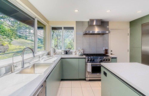 Sonoma House | Sonoma Vista Home! Modern. Serene. Wine Retreat! Downtown and Wine Country!