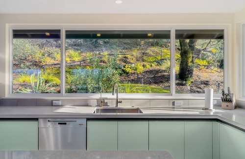 Sonoma House | Sonoma Vista Home! Modern. Serene. Wine Retreat! Downtown and Wine Country!