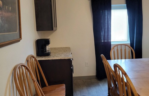 Laramie House | Soothing 1 level 4-bedroom duplex with WiFi in Laramie