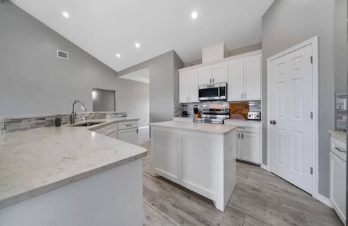 Riviera House | Soothing 3-bedroom house with AC in Riviera