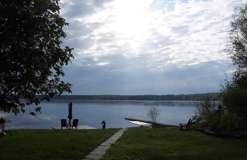 Springwater Cottage | Soothing 4-Season Work & Play Lakehouse