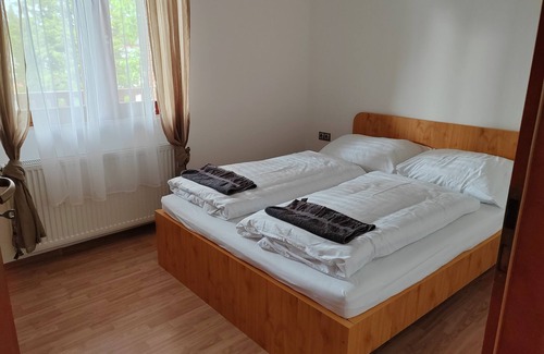 Zamardi Bed & Breakfast | Soothing bed & breakfast with WiFi in Zamárdi central