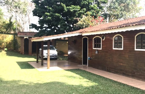 Caiocara Ski Chalet | Soothing chalet with swimming pool, soccer field, lake, and WiFi in Atibaia