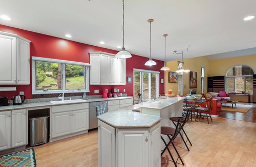 Broomall Apartment | Sophia's MANOR C at the quiet & peaceful suburb