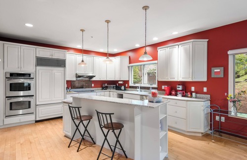 Broomall Apartment | Sophia's MANOR C at the quiet & peaceful suburb