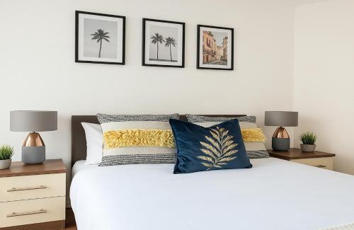 Acton Apartment | Sophisticated 2 Bed Flat with Balcony in Acton