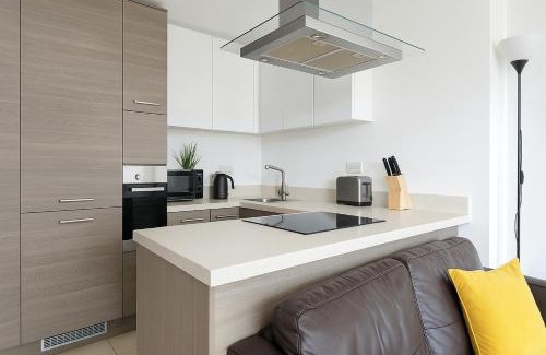 Acton Apartment | Sophisticated 2 Bed Flat with Balcony in Acton