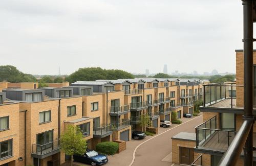 Acton Apartment | Sophisticated 2 Bed Flat with Balcony in Acton