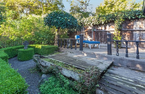 Stinson Beach House | Sophisticated Artist's Retreat
