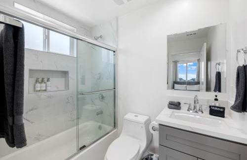 Wilshire House | Sophisticated Getaway Hollywood & Dtla