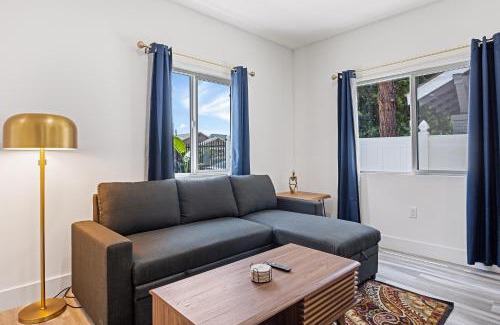 Wilshire House | Sophisticated Getaway Hollywood & Dtla