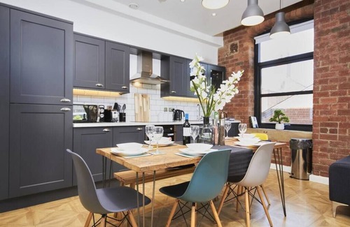 Leeds City Center Apartment | Sophisticated "Manhattan" style Apartment - by PureStay