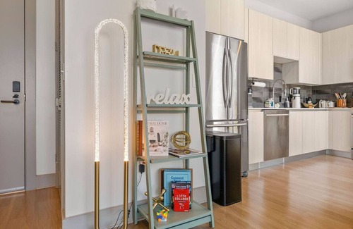 Home Park Apartment | Sophisticated Midtown Apartment w/Gym and Pool