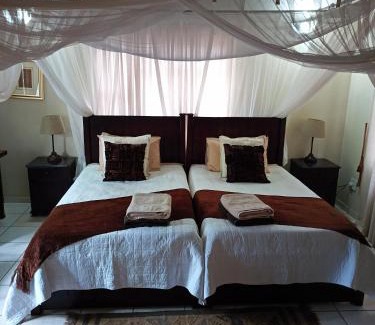 Maruleng Cabin | Sorabi Rock Safari Lodge