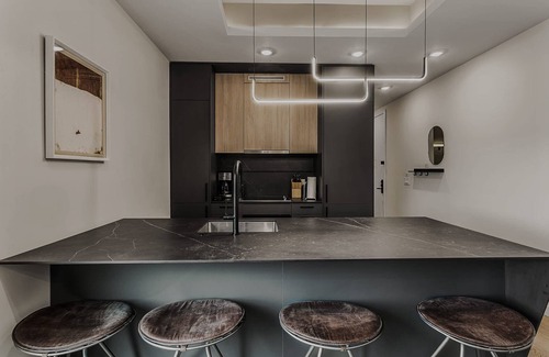 Logan Square Apartment | Sosuite 1bed Apt w Roof Deck, Gym, Laundry