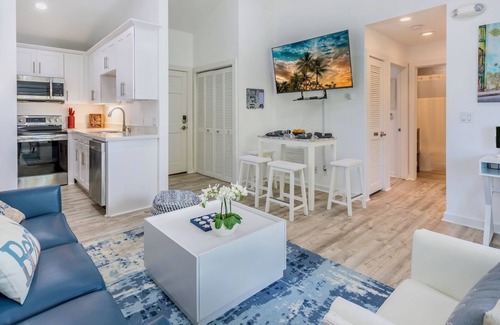 Downtown Condo | *SOUL OF DUVAL @ DUVAL* Modern/Centrally Located + LAST KEY SERVICES.