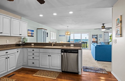 Morehead City House | SOUNDFRONT 3BD/2BA Home in Beaufort with PRIVATE DOCK - ask about bringing BOAT