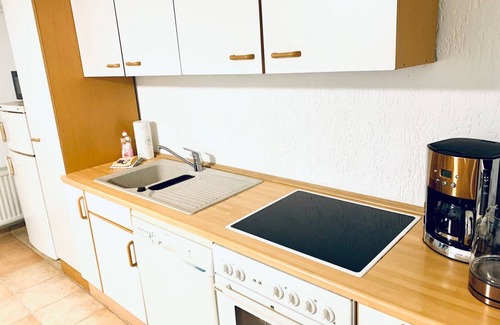 Gehlsdorf Apartment | Souterrain Apartment - Erdgeschoss - Einfaches Souterrain Monteur-apartment mit Sauna + Garten